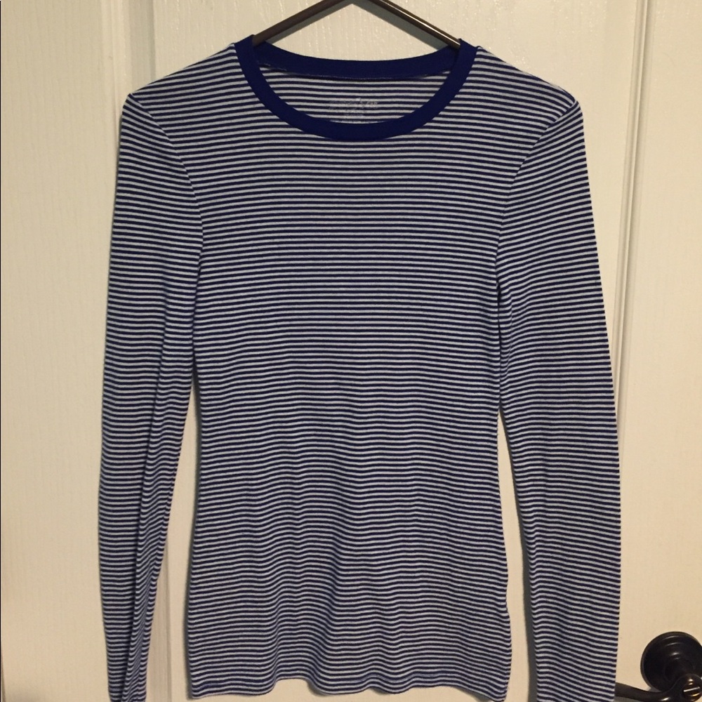 Long sleeve blue stripped shirt